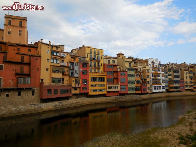 Immagine Girona, Spagna: la città catalana ha visto crescere esponenzialmente il numero di visitatori anche grazie al locale aeroporto, porta d'ingresso per la vicina Costa Brava e riferimento per molte compagnie low-cost.