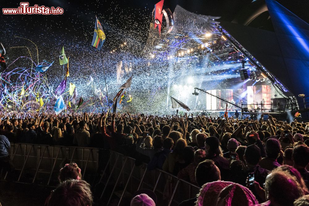 Immagine Il famoso Glastonbury Festival, un evento stile Woodstock nel cuore dell'Inghilterra.