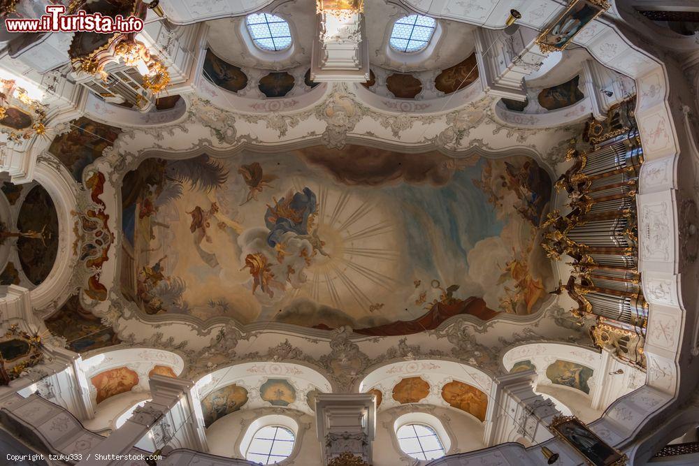 Immagine Gli affreschi del soffitto nella cattedrale di Nostra Signora a Lindau, Germania - © tzuky333 / Shutterstock.com