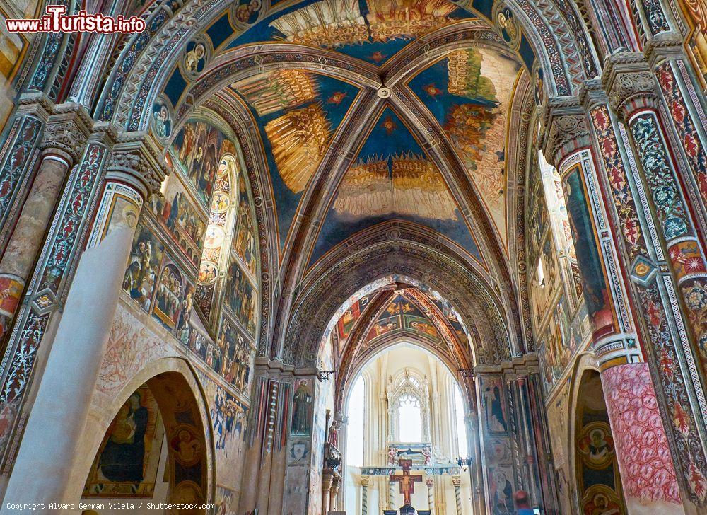 Immagine Gli affreschi nel coro della Basilica di Santa Caterina di Alessandria a Galatina, Puglia. Monumento nazionale dal 1870, questo edificio religioso è uno dei più insigni esempi di arte gotica e romanica in Italia. All'interno vi sono splendide decorazioni con scene del Vecchio e Nuovo Testamento  - © Alvaro German Vilela / Shutterstock.com