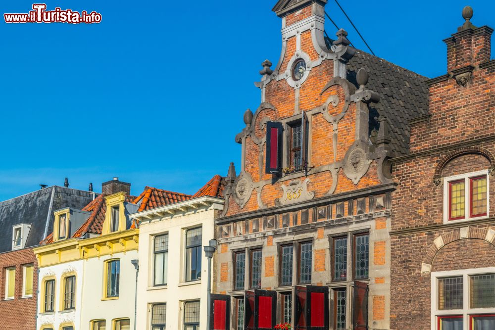 Immagine Gli edifici affacciati su Grote Markt nel centro di Nijmegen, Olanda.