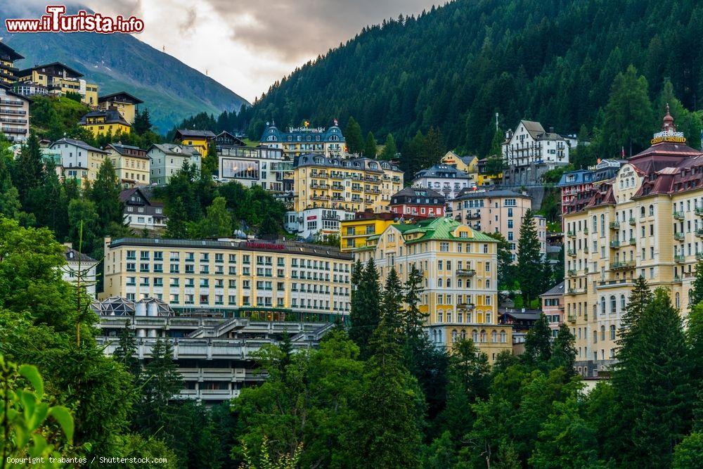 Immagine Gli hotel della località sciistica di Bad Gastein, Austria. La città ha ospitato numerose gare internazionali sia di sci alpino che nordico - © trabantos / Shutterstock.com