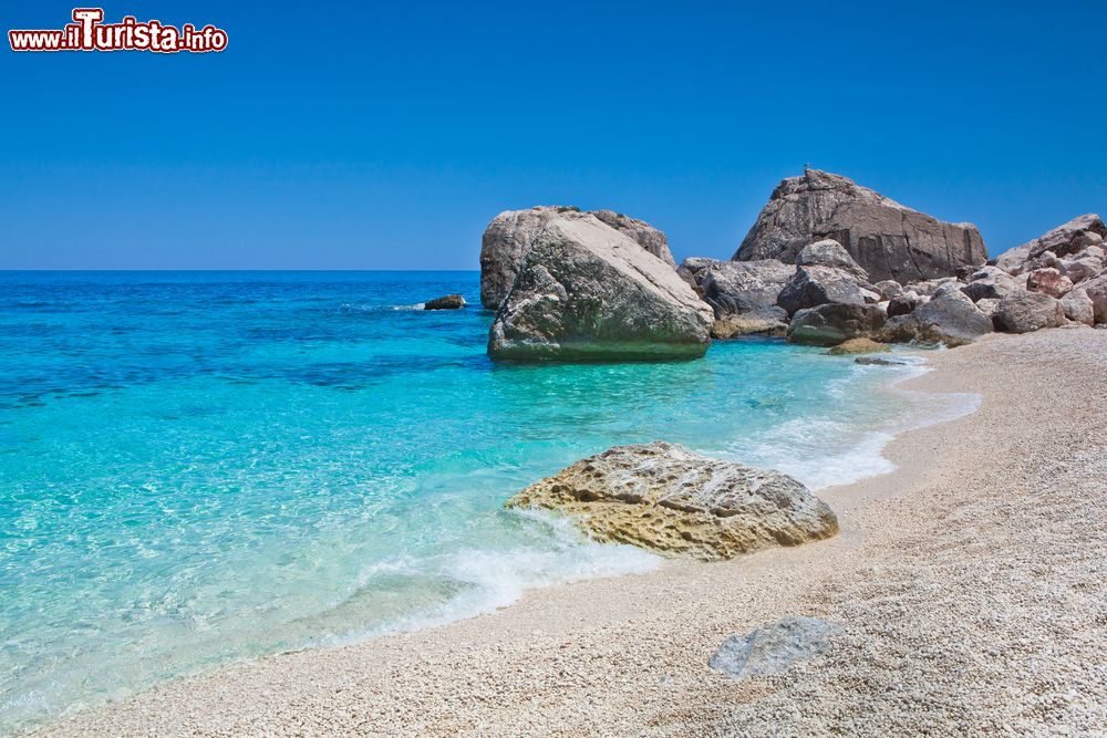 Immagine Gli scogli della spiaggia del Principe a Arzachena, Sardegna. E' una delle zone più belle di tutta la Costa Smeralda nonchè una delle spiagge più romantiche della Sardegna.