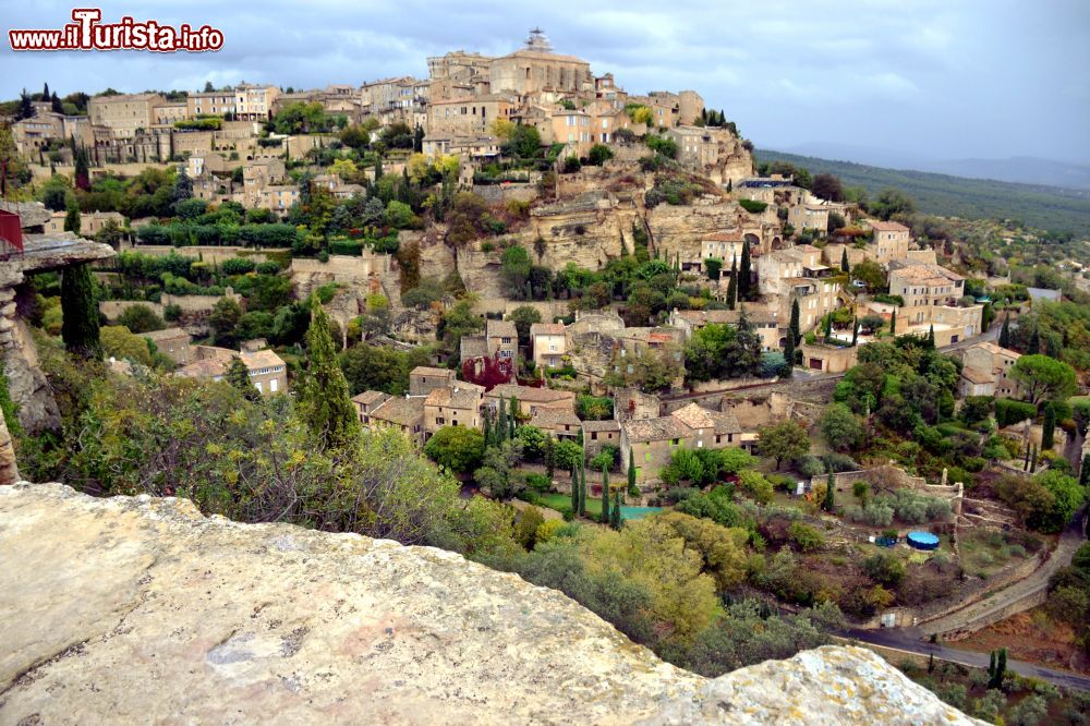 Immagine Gordes, nel Parco Regionale del Luberon, in Provenza, conta poco più di 2000 abitati ed è considerato uno dei villaggi più belli della Francia.