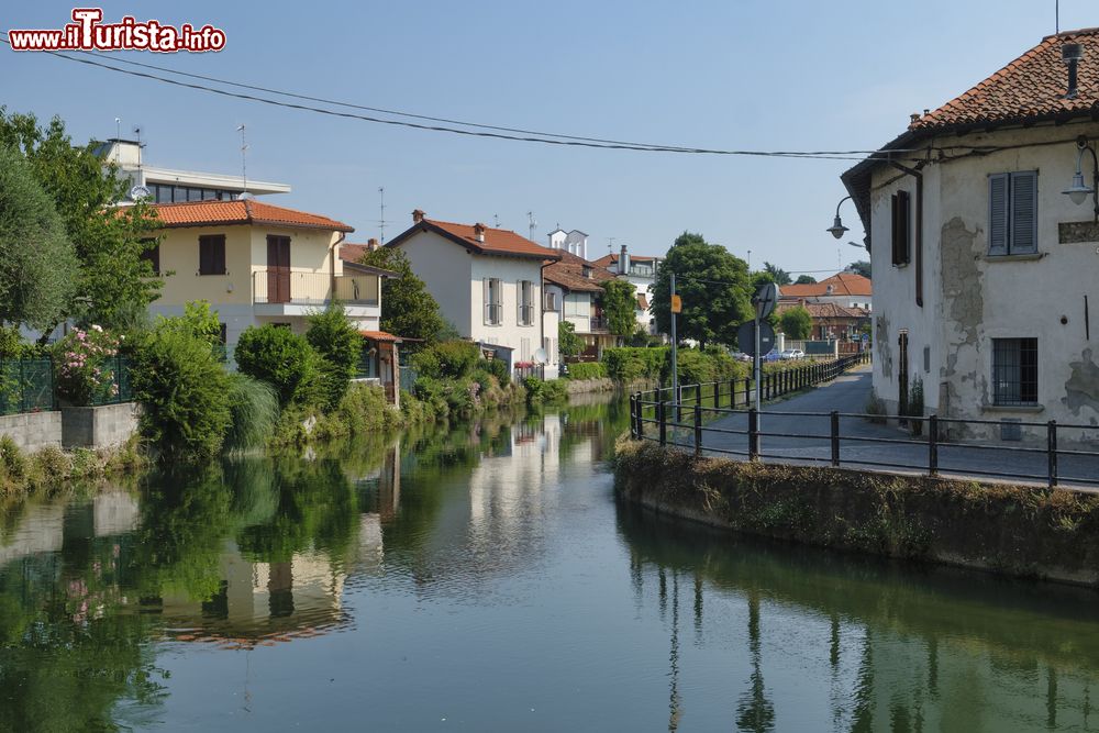 Immagine Una bella veduta della cittadina di Gorgonzola, Lombardia. Situata a occidente del bacino della Val Padana, si affaccia sul Naviglio della Martesana.