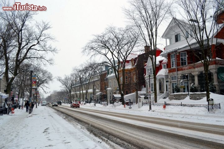 Immagine Grande Allée Est, Ville de Quebec: situata nella "haute ville", è una delle strade principali della città, dove si trovano anche molti ristoranti di qualità come "L'Atelier" e numerosi locali notturni.