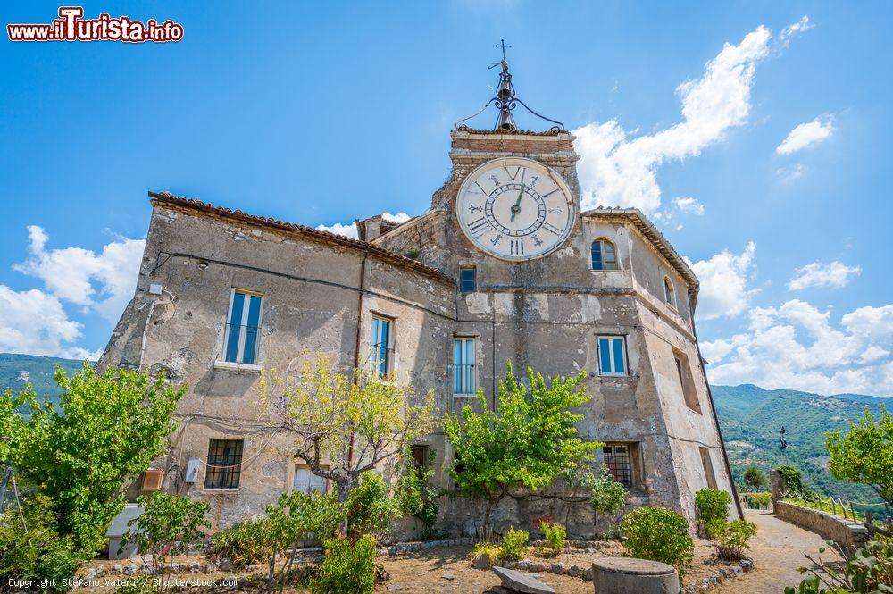 Immagine Il grande orologio della Fortezza dei Borgia a Subiaco, provincia di Viterbo, Lazio. Opera di Giuseppe Ravaglia, l'orologio venne fatto installare da papa Pio VI° sul nucelo originario della rocca rimaneggiata più volte - © Stefano_Valeri / Shutterstock.com