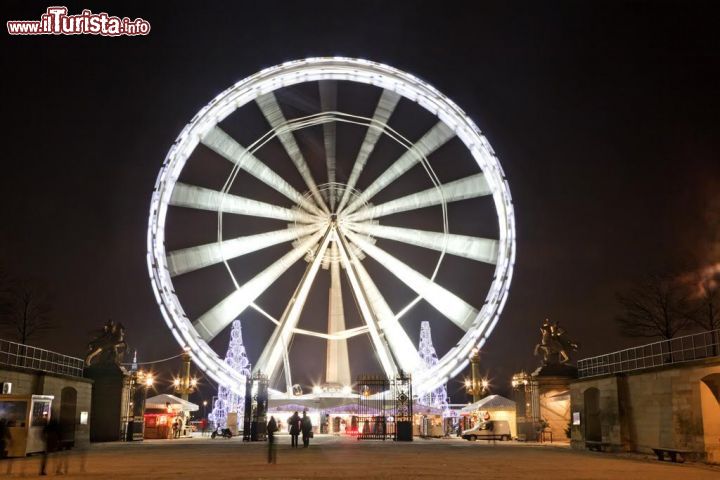 Immagine La grande ruota panoramica a Place de la Concorde a Parigi durante l'Avvento - © Paris Tourist Office - Photographer : Amélie Dupont