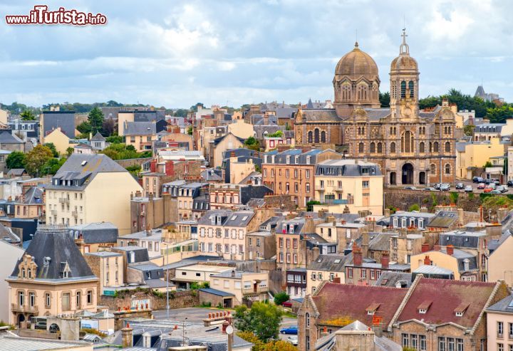 Immagine Granville, Francia: la città si divide in una parte più antica, quella più alta del centro storico, e una più moderna, quella più bassa - foto © Boris Stroujko / Shutterstock.com