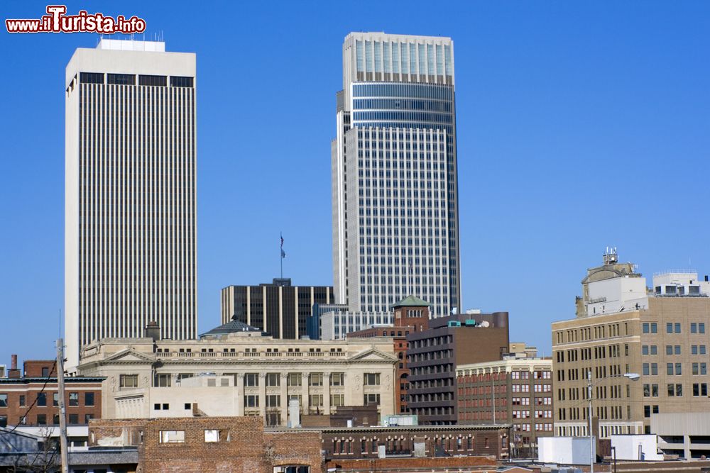 Immagine Grattacieli di Omaha con una giornata dal cielo blu, Nebraska, USA.