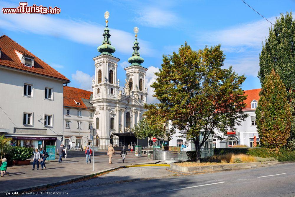 Immagine Il centro storico di Graz (Austria) con la chiesa cattolica di Mariahilferkirche - foto © Balakate / Shutterstock.com