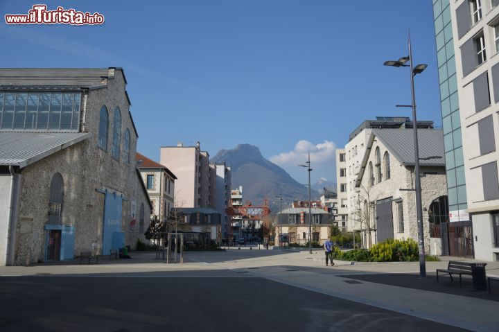 Immagine L'ex edificio industriale sede del museo d'arte contemporanea di Grenoble, Francia: Le Magasin è uno dei luoghi più prestigiosi di tutto il paese per le esposizioni artistuche e culturali. 