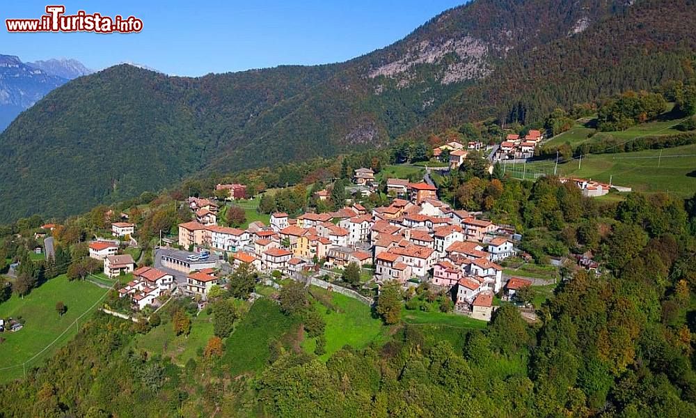 Immagine Grignaghe di Pisogne si trova a 900 m sul lago di Iseo, in Lombardia