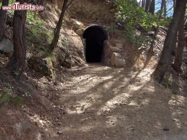 Immagine L'imbocco della cannoniera di Grosio, una storica fortificazione militare -  © Pro Logo / www.grosio.eu