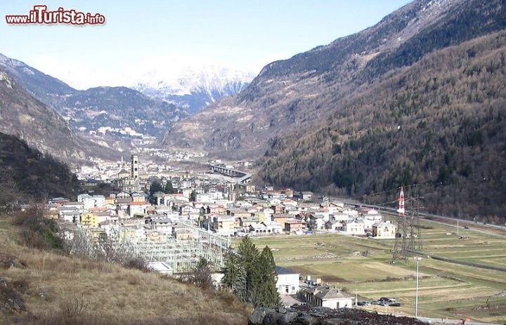 Immagine Il Panorama della Valtellina e il borgo di Grosio -  © Pro Logo / www.grosio.eu