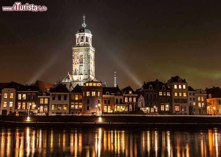 Immagine L'inconfondibile sagoma della Grote of Lebuïnuskerk, la principale chiesa di Deventer, costruita tra il XV e il XVI secolo - foto © RPW de Jong / Shutterstock.com