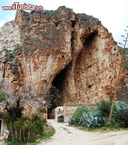 Immagine La Grotta Mangiapane a Scurati sul Monte Cofano