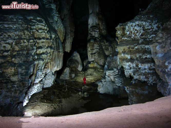 Immagine La spettacolare Grotta su Marmuri di Ulassai, fotografata in inverno - © Enrico Melis - Wikimedia Commons.