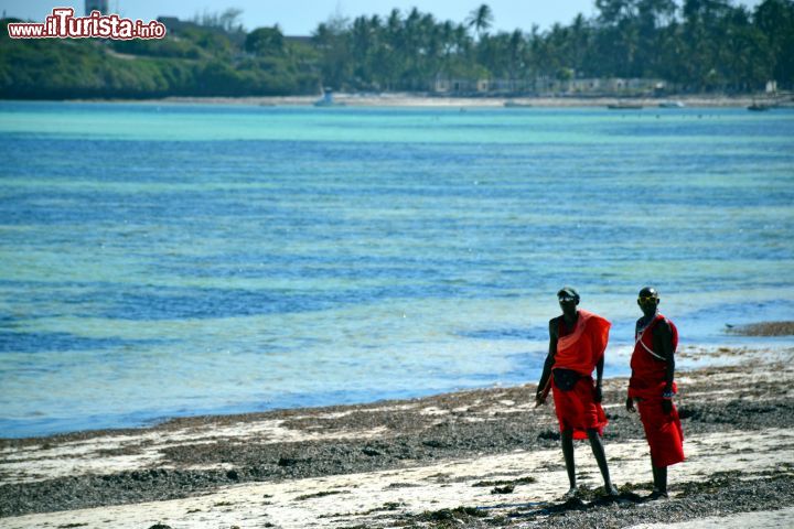 Immagine Guardiani Masai: come in molti resort, anche al Seven Islands Resort (Watamu) la gestione della sicurezza è affidata a guardiani di etnia Masai.