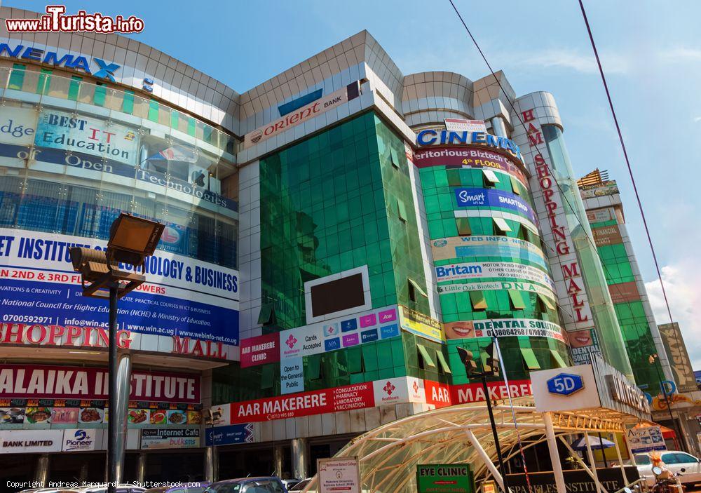 Immagine Ham Shopping Mall a Mekerere, Kampala, Uganda (Africa).  E' uno dei centri commerciali più grandi della città con cinema e banca - © Andreas Marquardt / Shutterstock.com