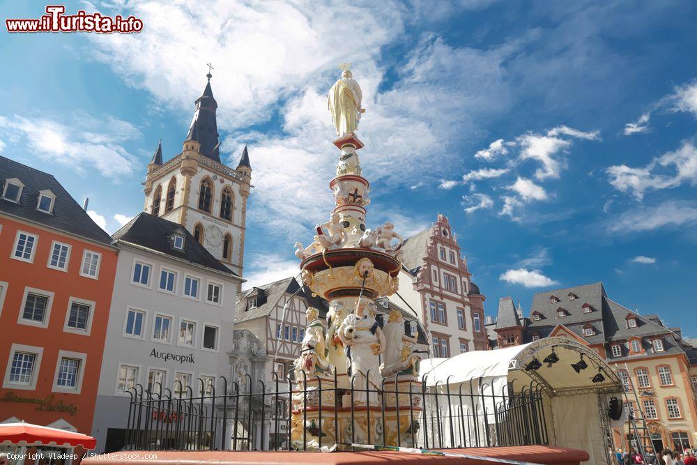 Immagine La Hauptmarkt di Trier (Treviri) è la piazza principale del mercato della cittadina tedesca. Lapiazza è circondata da edifici storici in stile rinascimentale, barocco e classico - foto © Vladeep / Shutterstock.com