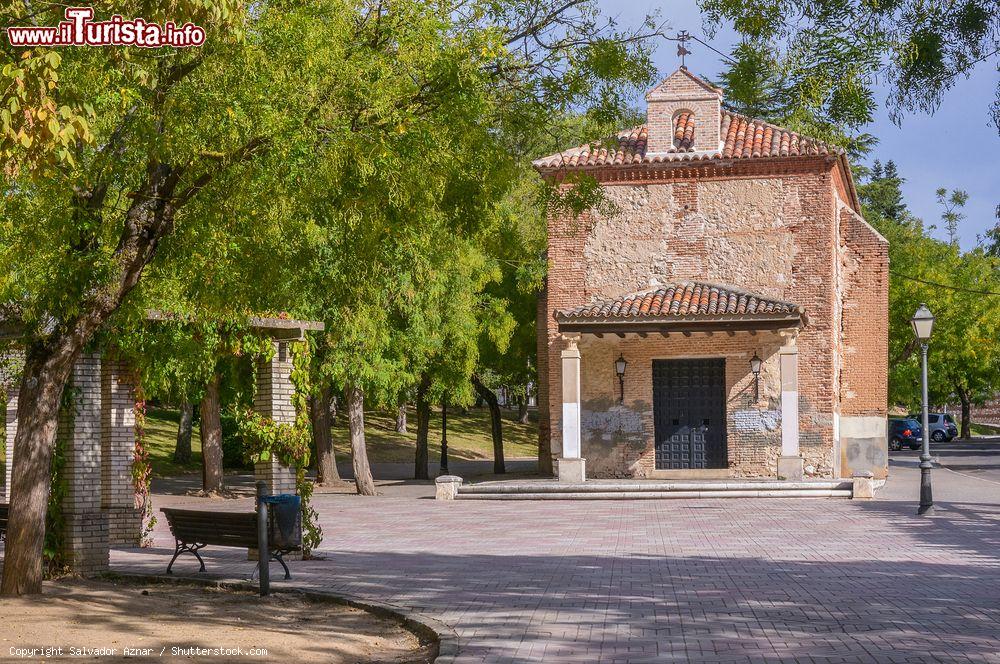 Immagine Hermitage e parco di San Roque nel centro di Guadalajara, Spagna - © Salvador Aznar / Shutterstock.com