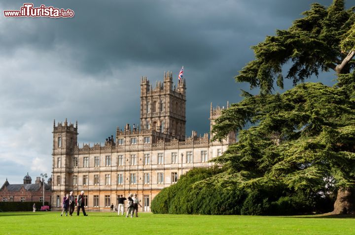 Immagine Highclere Castle, il solenne edificio di Newbury in Inghilterra - © Dutourdumonde Photography / Shutterstock.com