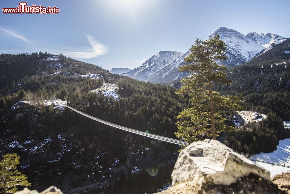 Immagine Highline 179 il ponte a fune di Reutte, è il ponte tibetano più lungo del mondo: 406 metri e con un altezza di 114 metri.