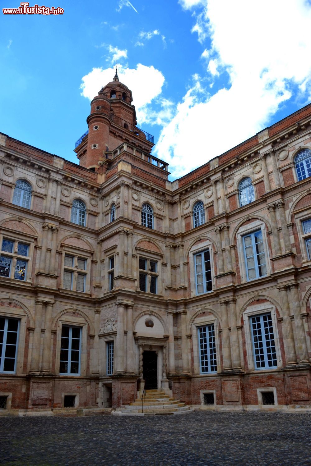 Immagine L'Hotel d'Assezat è uno degli edifici storici più importanti del centro di Tolosa (Toulouse). Oggi ospita il museo della collezione privata della Fondazione Bemberg.