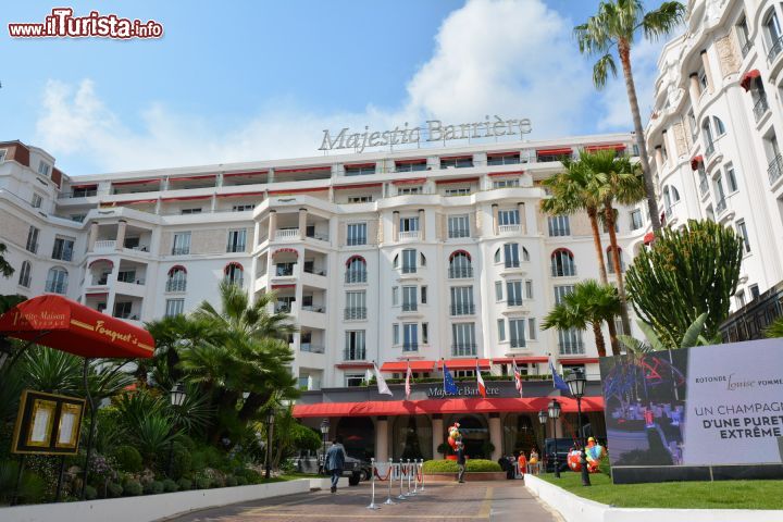 Immagine L'Hotel Majestic Barrière a Cannes, Costa Azzurra, Francia. Questo hotel di lusso affacciato sulla Croisette è stato costruito in stile Art Déco fra il 1923 e il 1926. Appartiene al gruppo Lucien Barrière.