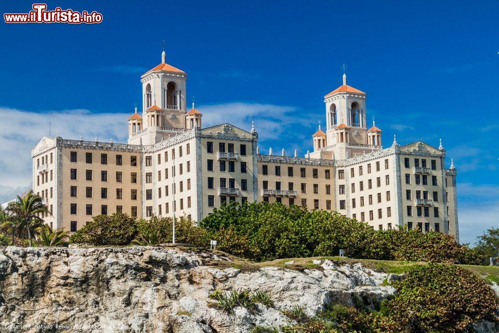 Immagine L'Hotel Nacional de Cuba si trova nel quartiere del Vedado (L'Avana), proprio di fronte al Malecòn. - © Matyas Rehak / Shutterstock.com