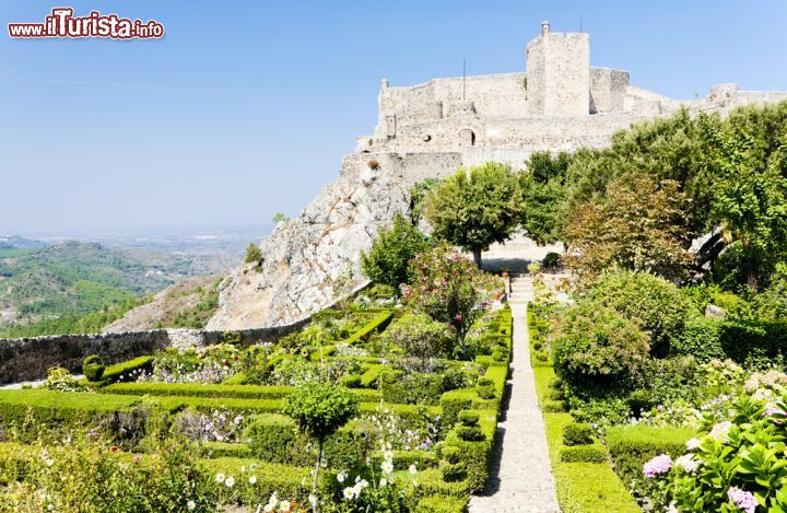 Immagine I bei giardini del castello di Marvao, Alentejo, Portogallo - © PHB.cz (Richard Semik) / Shutterstock.com