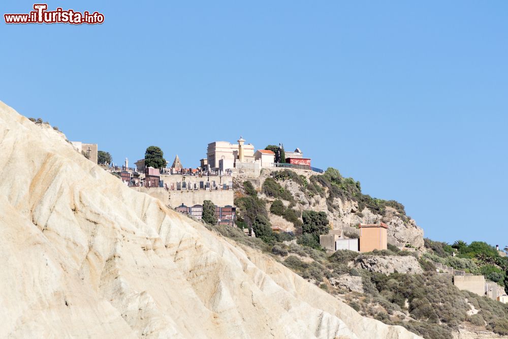 Immagine I Calanchi di Marinello e il Cimitero monumentale dei Cappuccini a Licata in Sicilia