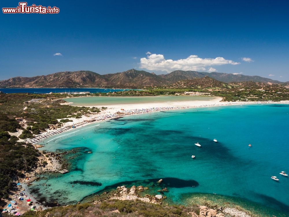 Immagine I colori del mare a Porto Giunco, la celebre spiaggia di Villasimius nel sud-est della Sardegna