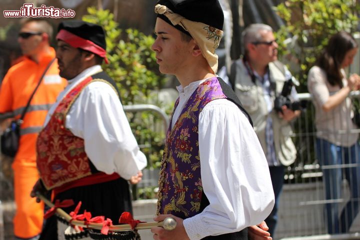 Immagine I costumi tradizionali di Sestu in Sardegna - © Wikipedia.