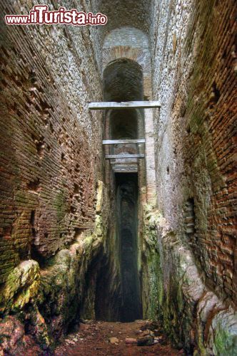 Immagine I Cunicoli di Claudio ad Avezzano, archeologia in Abruzzo - © Claudio Parente - CC BY-SA 4.0 - Wikimedia Commons.