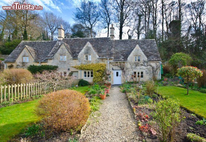 Immagine I deliziosi cottages di Bibury, il villaggio piu bello dell'Inghilterra - © mubus7 / Shutterstock.com