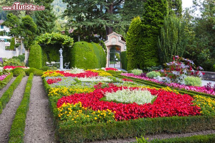 Immagine I giardini del Castello di Oberhofen (Svizzera) - © 328711355 / Shutterstock.com