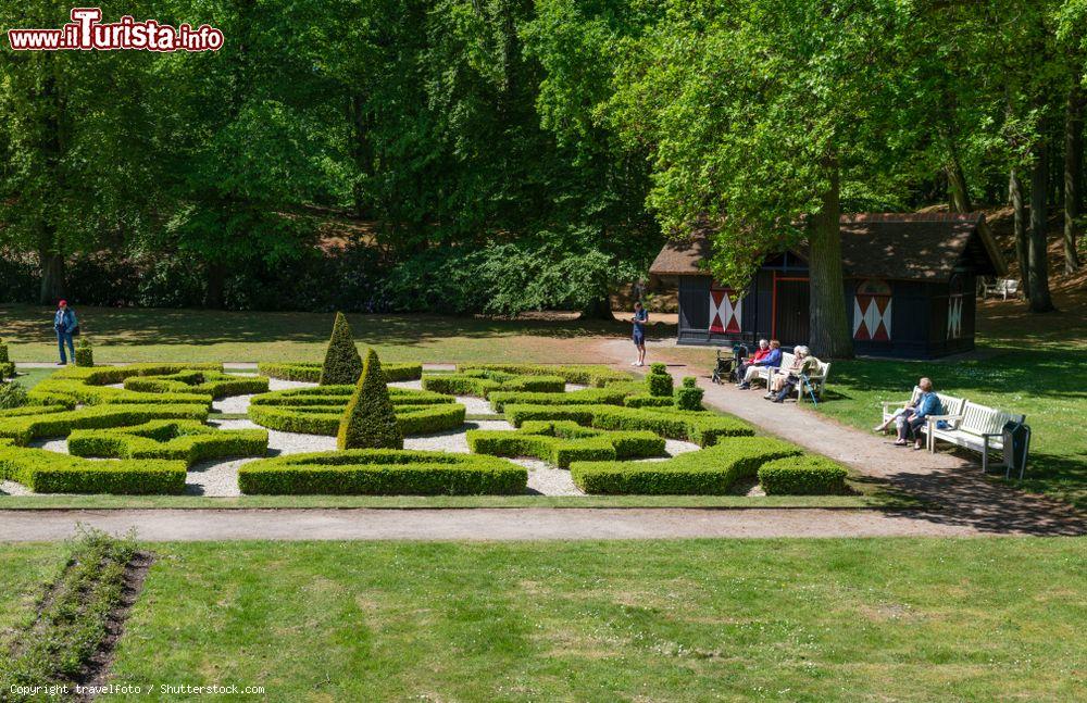 Immagine I giardini della tenuta Clingendael a L'Aia, Olanda. Abitata da famiglie aristocratiche fin dal XVI° secolo, ospita uno dei più bei parchi del paese - © travelfoto / Shutterstock.com