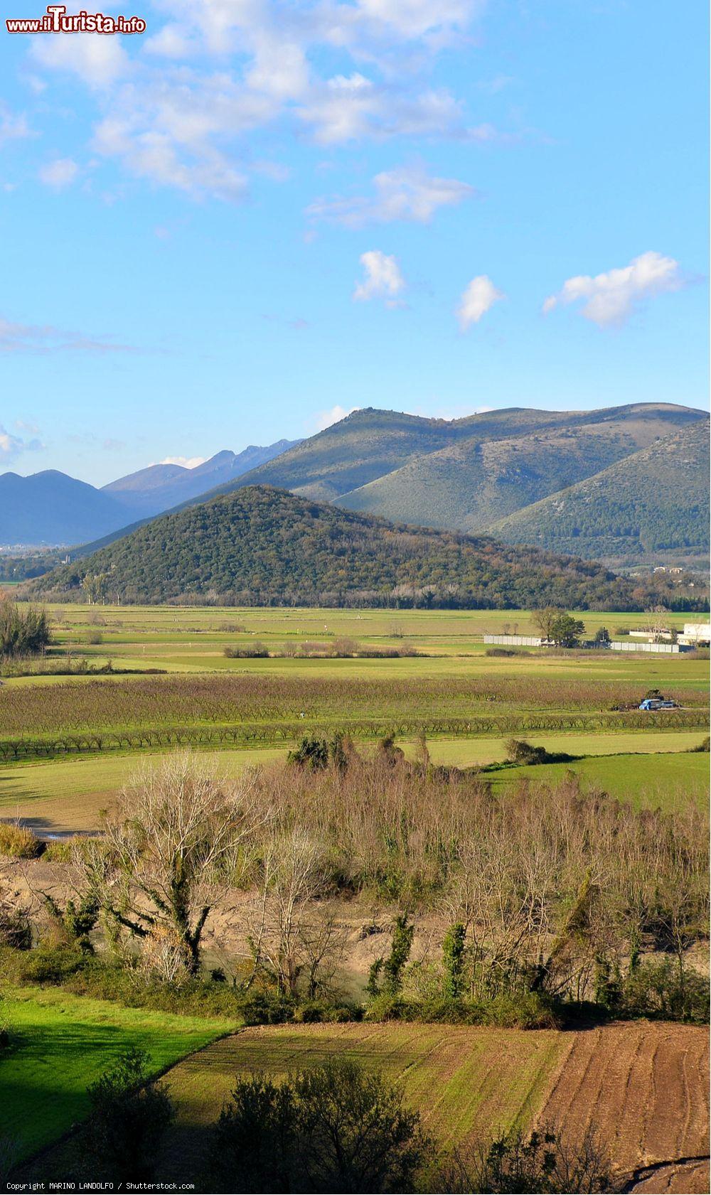 Immagine I paesaggi intorno a Piana di Monte Verna, provincia di Benevento (Campagna). In distanza i Monti del Matese - © MARINO LANDOLFO / Shutterstock.com