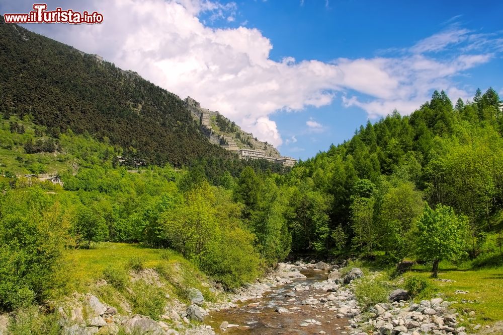 Immagine I paesaggi montani che circondano Fenestrelle in Piemonte