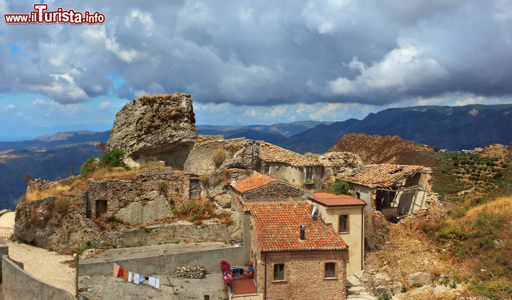 Immagine I resti del Castello di Bova Superiore in Calabria