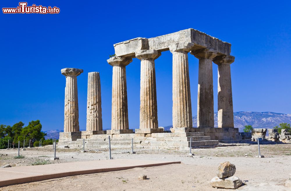 Immagine I resti del celebre Tempio di Apollo nel sito archoelogico di Corinto, Grecia.