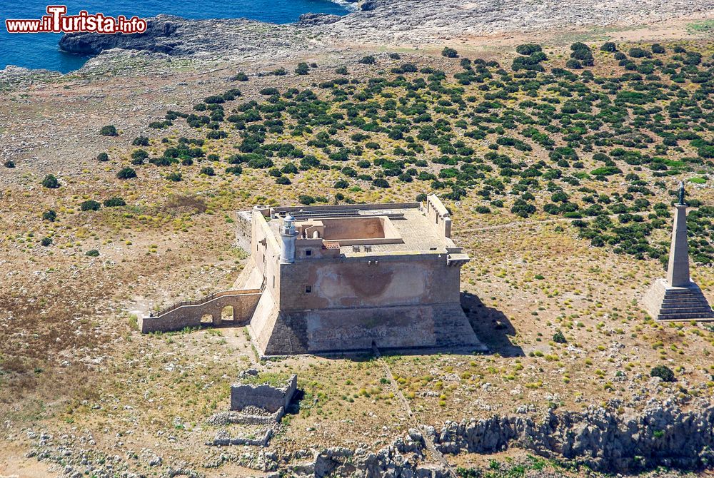 Immagine I ruderei della fortezza di Capo Passero a Portopalo in Sicilia