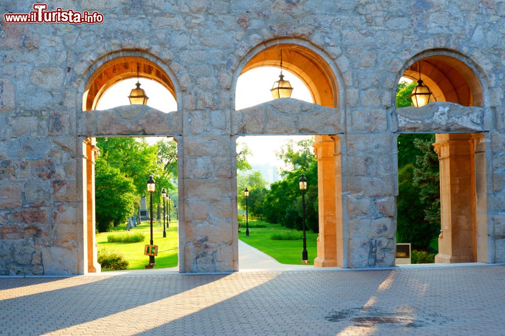 Immagine I tre ingressi alla chiesa di San Bonifacio a Winnipeg, Manitoba (Canada).