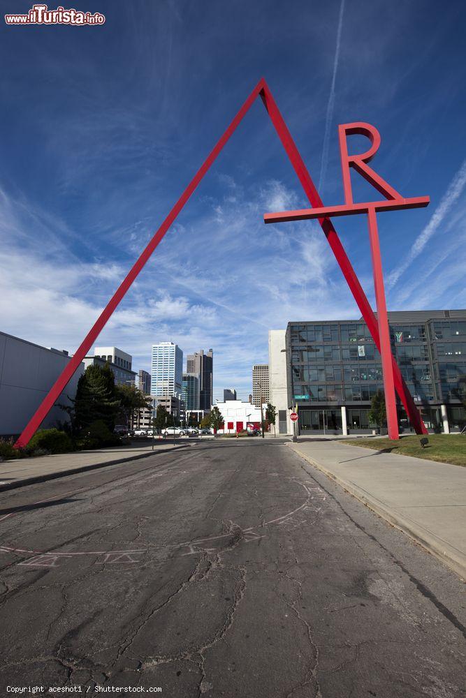 Immagine L'iconica scritta Art da il benvenuto al Columbus College of Art and Design di Columbus, Ohio - © aceshot1 / Shutterstock.com