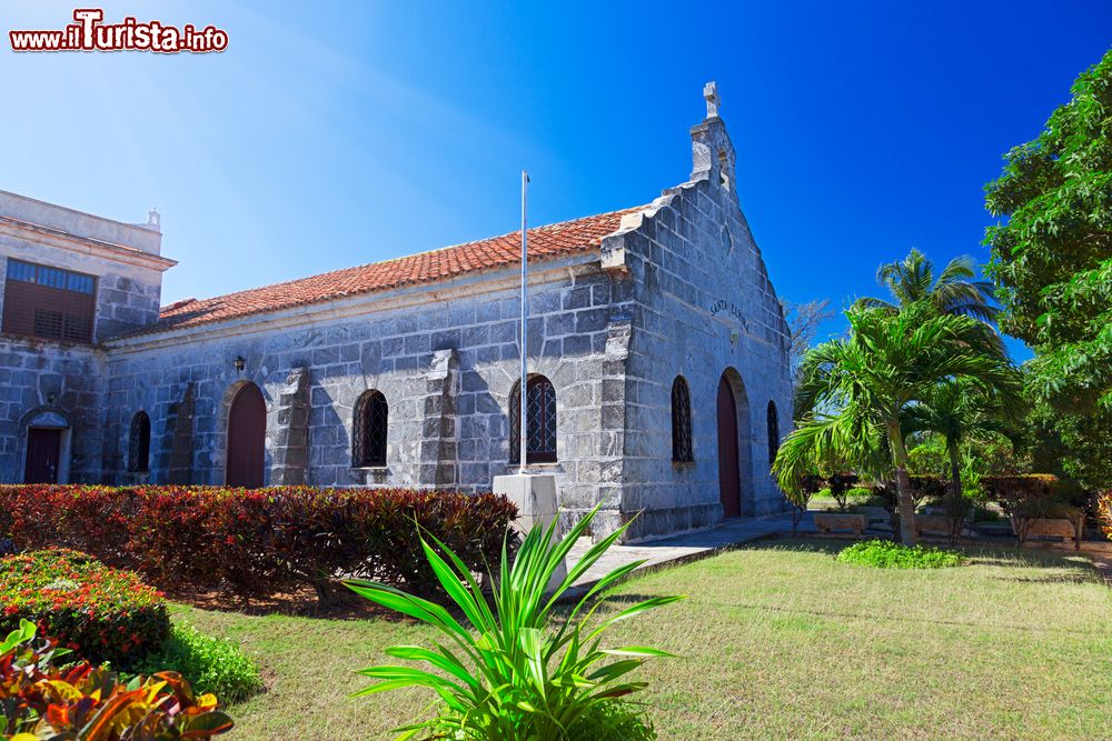 Immagine La Iglesia de Santa Elvira, la piccola chiesa di Varadero (Cuba), situata all'angolo tra avenida 1 e calle 47.
