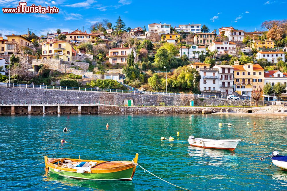 Immagine Ika è una piccola località di villeggiatura sulla riviera di Abbazia (Opatija), nel Golfo del Quarnero, Croazia.