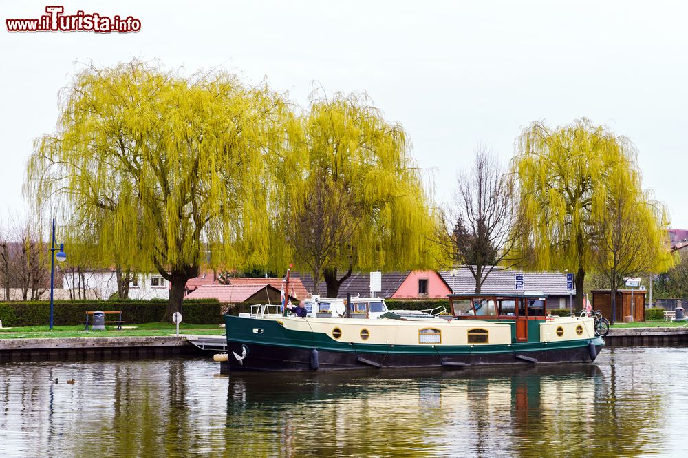 Immagine il  canale tra Marna e Reno a Saverne in Francia