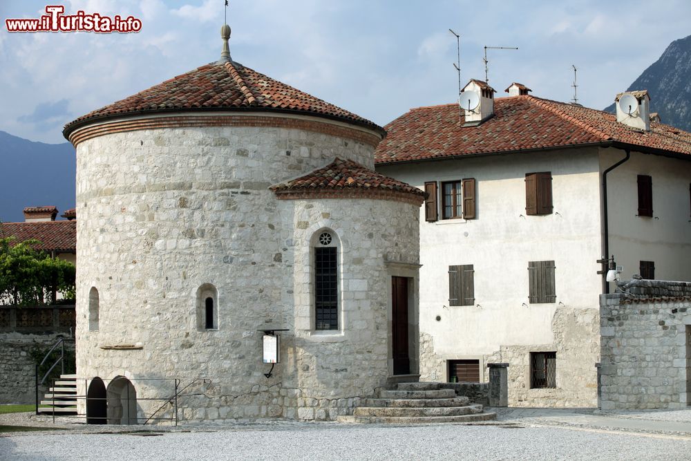 Immagine Il battistero della cattedrale di Venzone, Friuli Venezia Giulia, Italia.